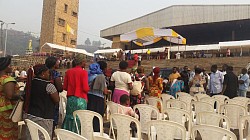 Outdoor preparation of the welcoming of the new Archbishop